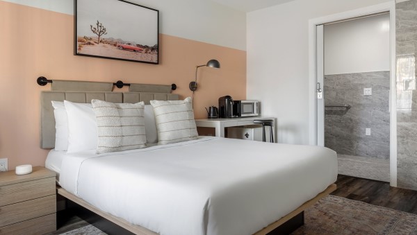 One Queen Accessible